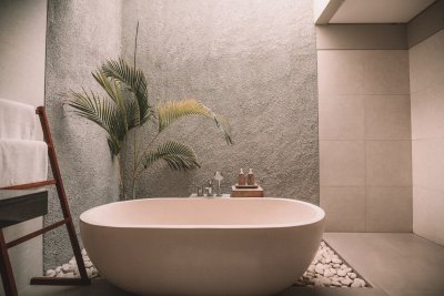 Zo maak je van je badkamer een rustplek om bij te komen